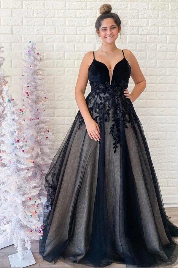 Black Applique V-neck Spaghetti Straps Princess Prom Ball Gown